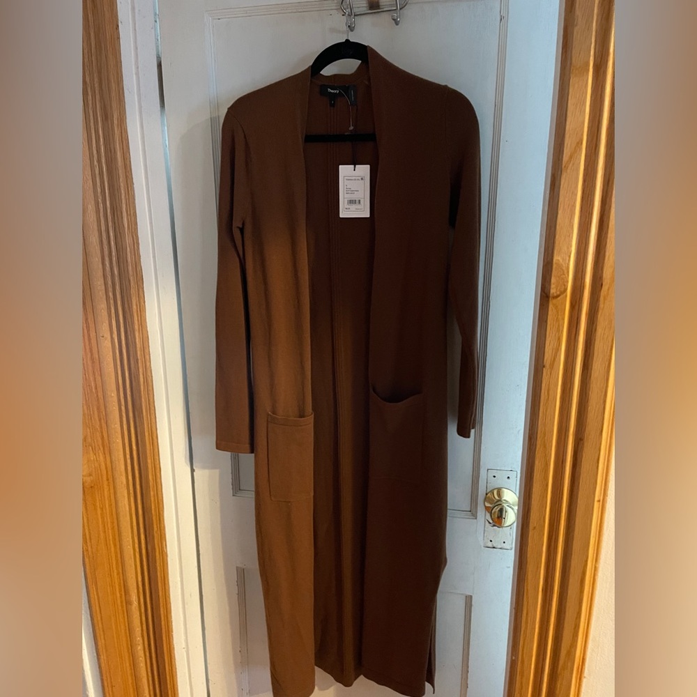 Stunning Torina by Theory cashmere sweater